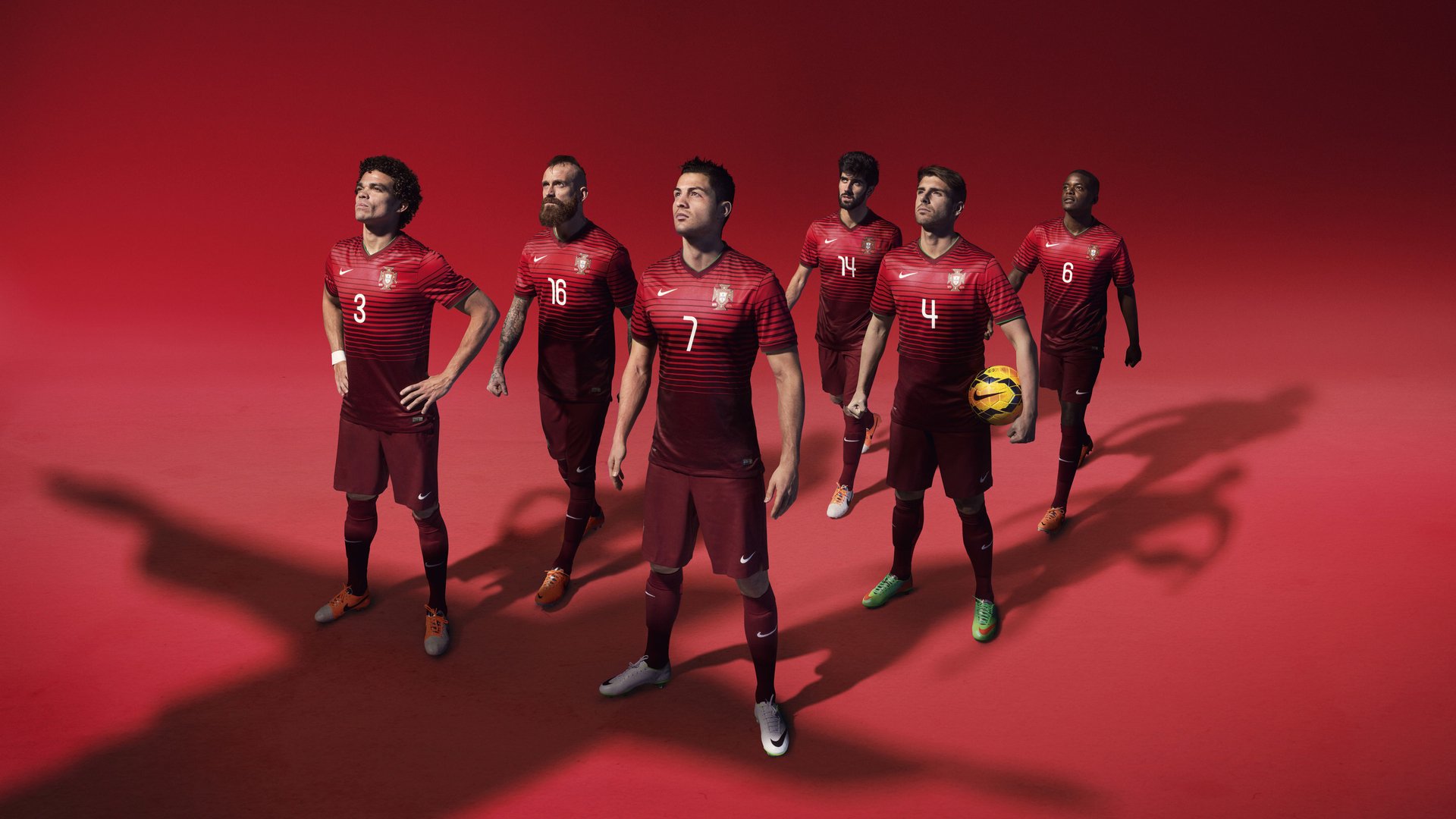 【规则深入】裁判如何应对比赛中的争议犯规？，比赛过程中当裁判员发现误判时只能在什么时间更改判决