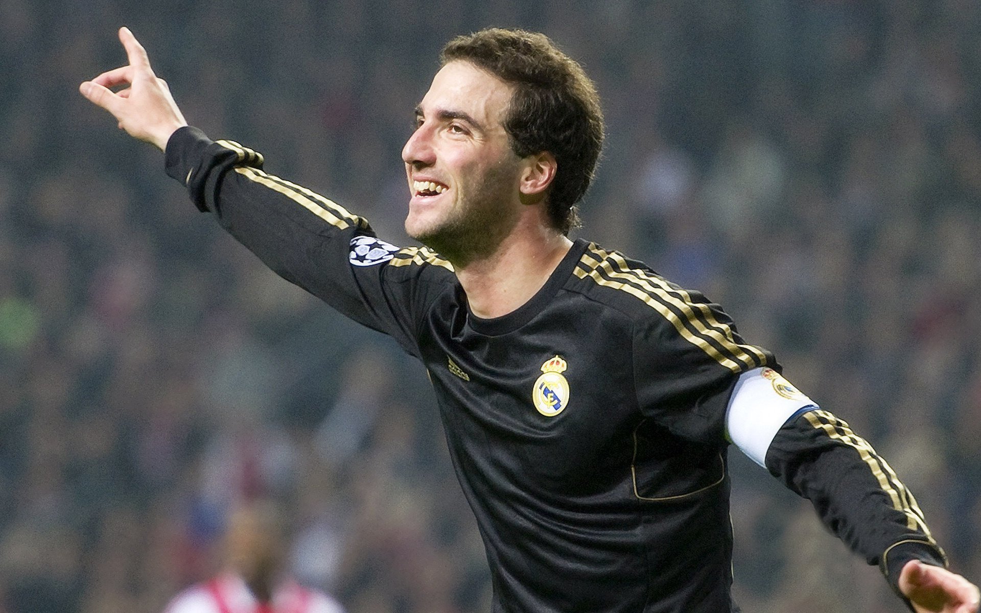 意甲豪门激烈对抗，球员表现抢眼，精彩进球不断，意甲曾经的豪门